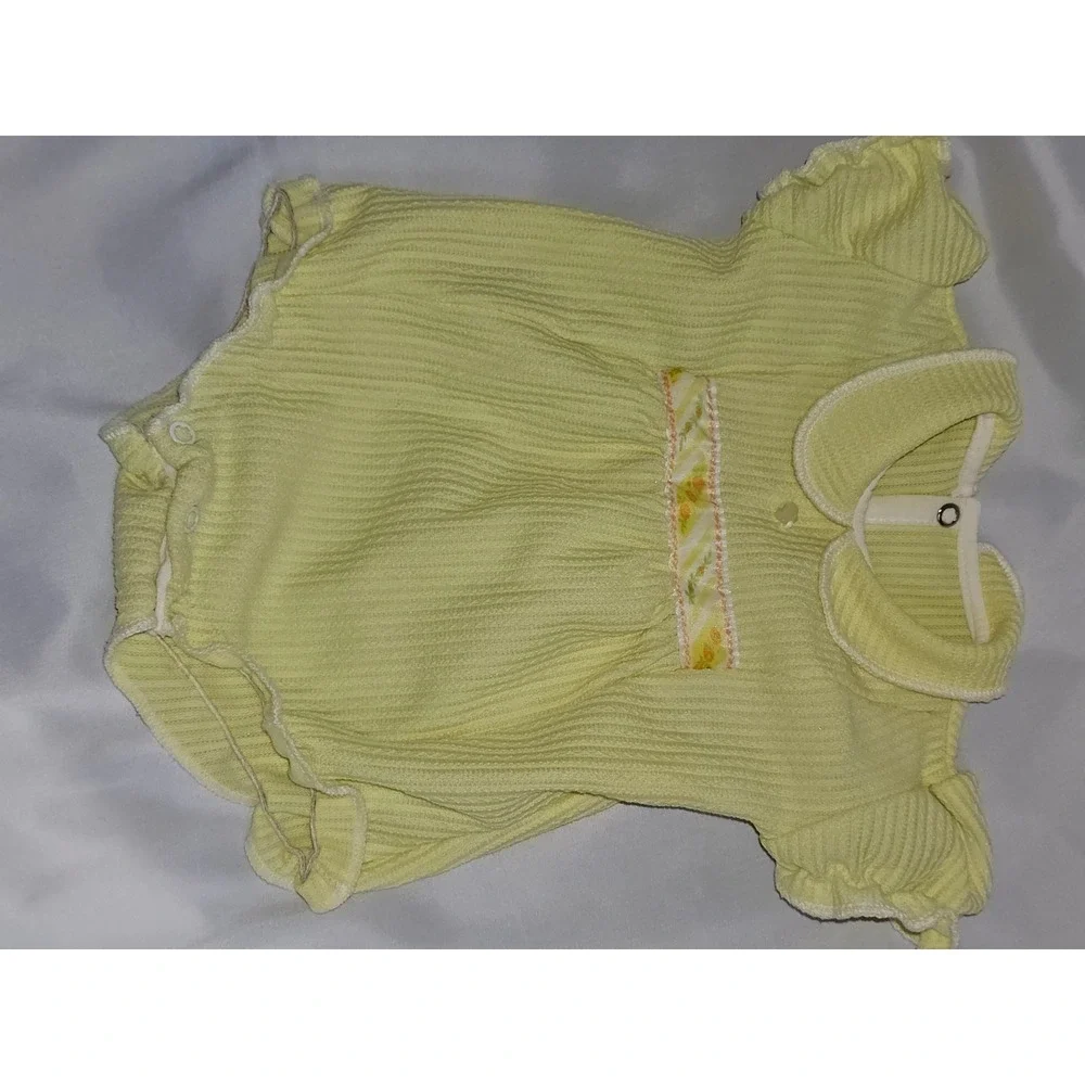 Vintage Baby Girls Onesie size 3-6‎ months. No tags.